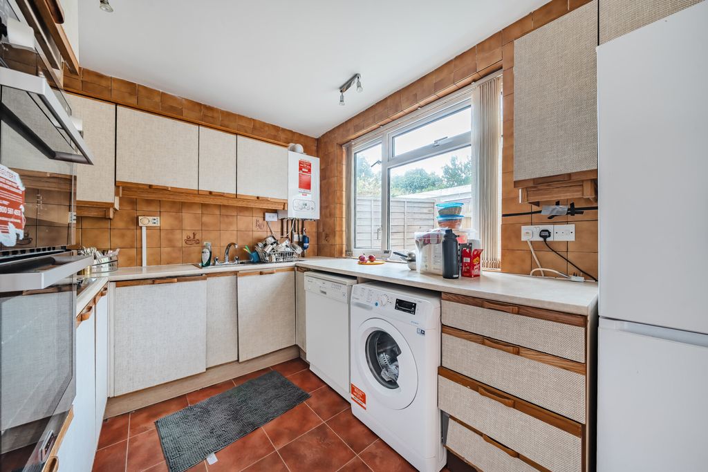 Property photo 2 of 24 Kitchen