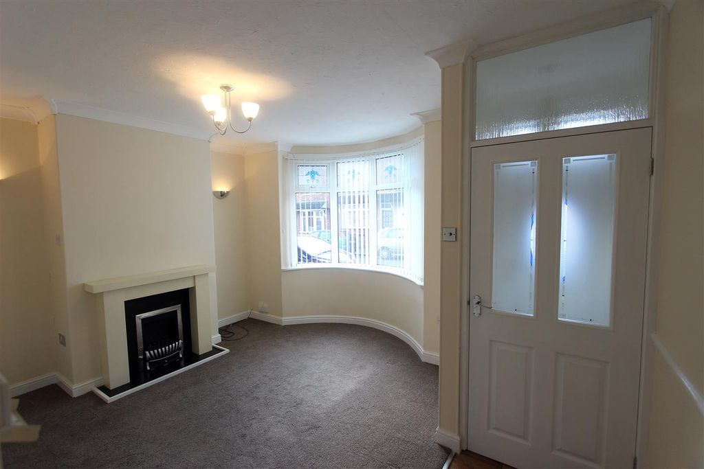 Property photo 2 of 7 Lounge