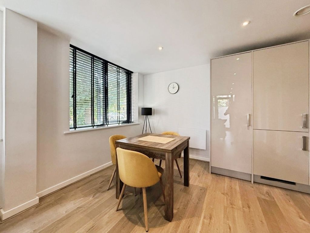 Property photo 3 of 8 Pbox-Img.Jpg