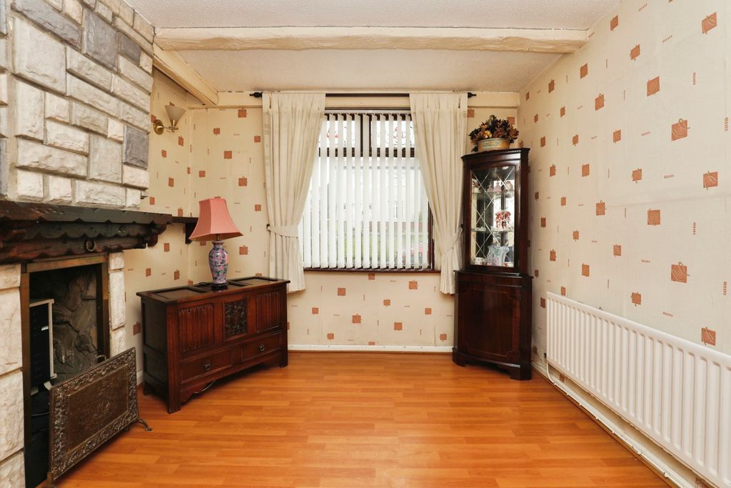 Property photo 3 of 15 Dining Room