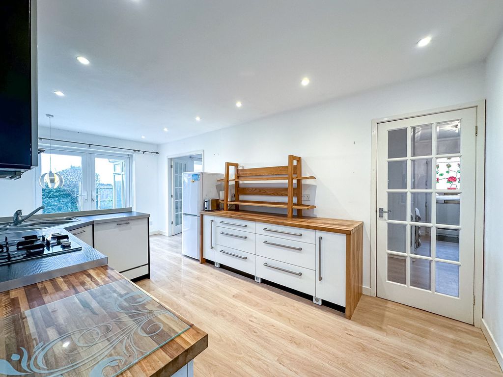 Property photo 3 of 28