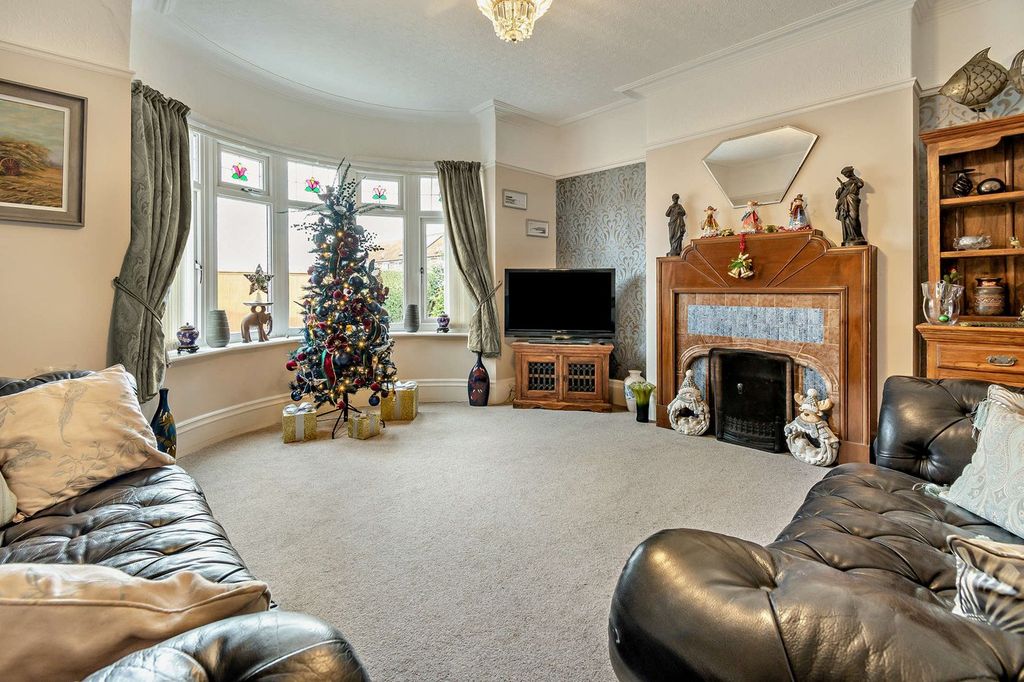 Property photo 3 of 34