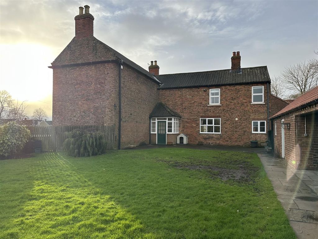 Property photo 3 of 32