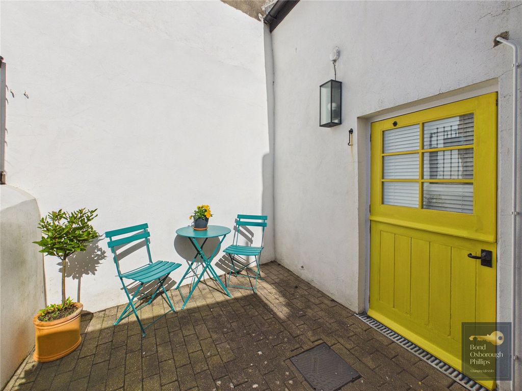 Property photo 3 of 34 Picture No. 18