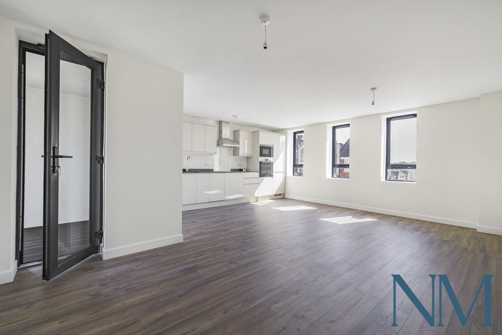 Property photo 3 of 17 Gallery