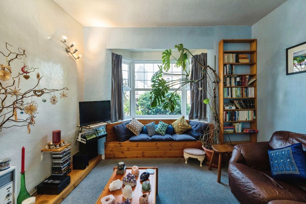 Property photo 2 of 16 Pbox-Img.Jpg