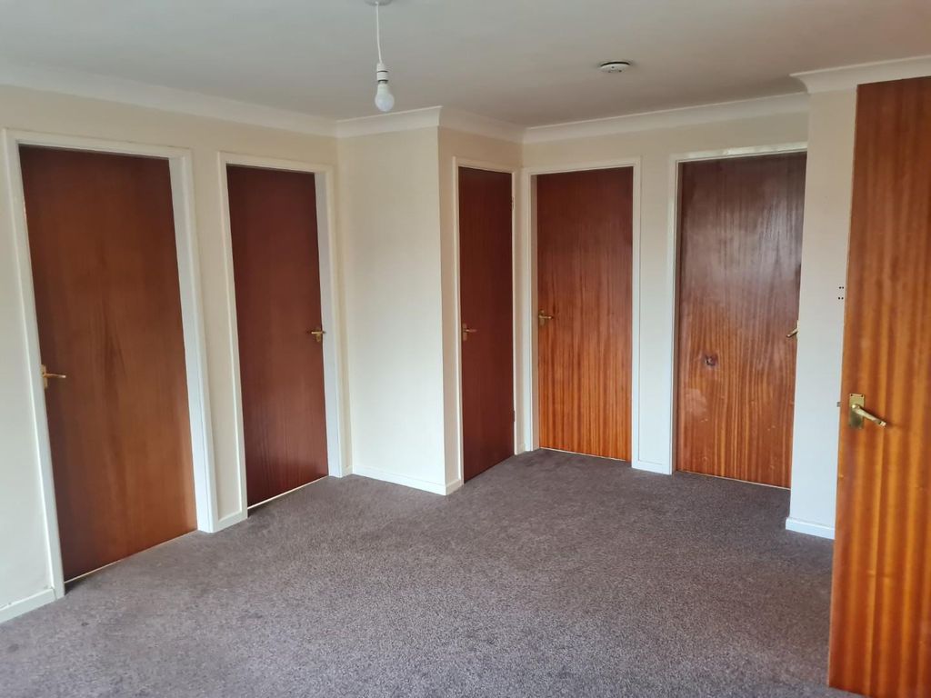 Property photo 3 of 6 75 H 5.Jpg