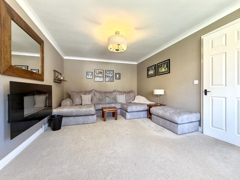 Property photo 3 of 33