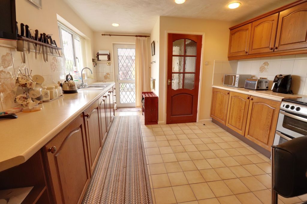 Property photo 3 of 21 Breakfast Kitchen