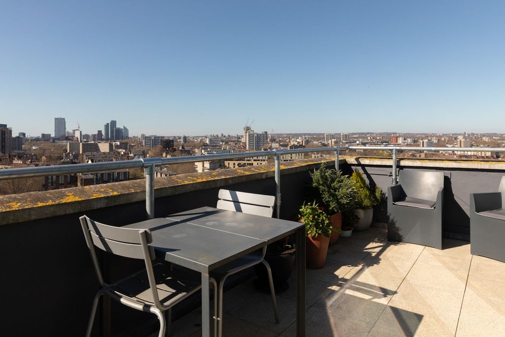 Property photo 3 of 19 Keeling House E2