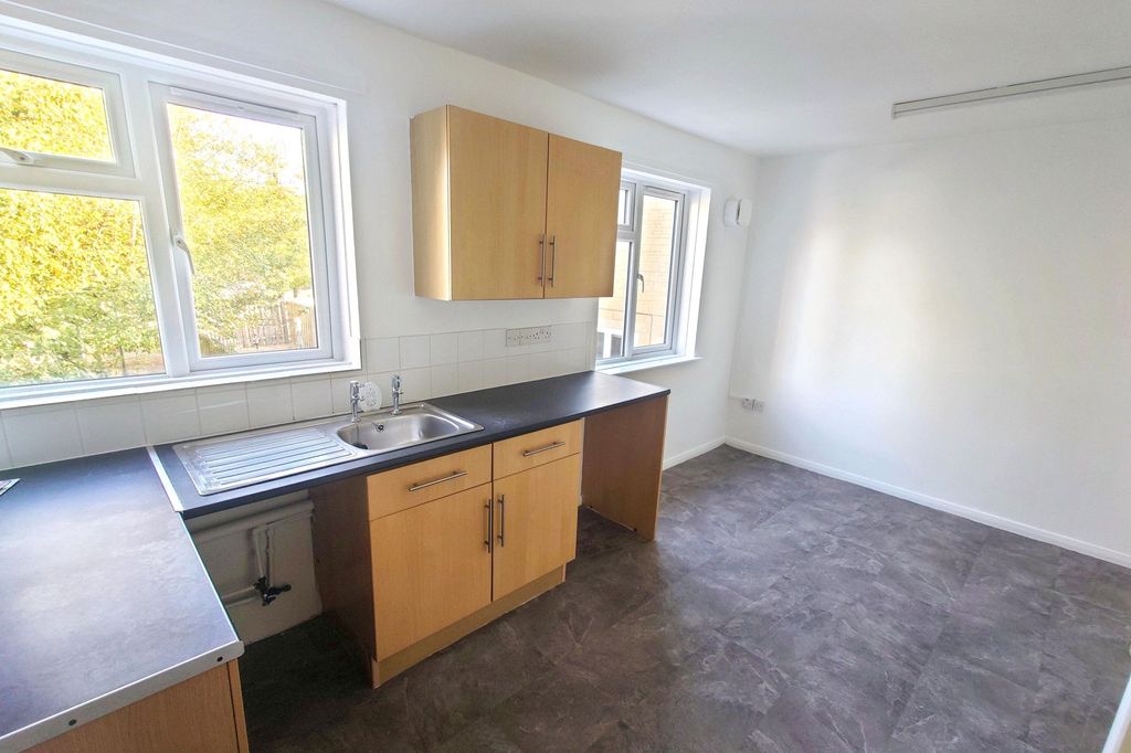 Property photo 3 of 15 64 Stepstairs Lane, Cirencester, Gloucestershire, Gl7 1La