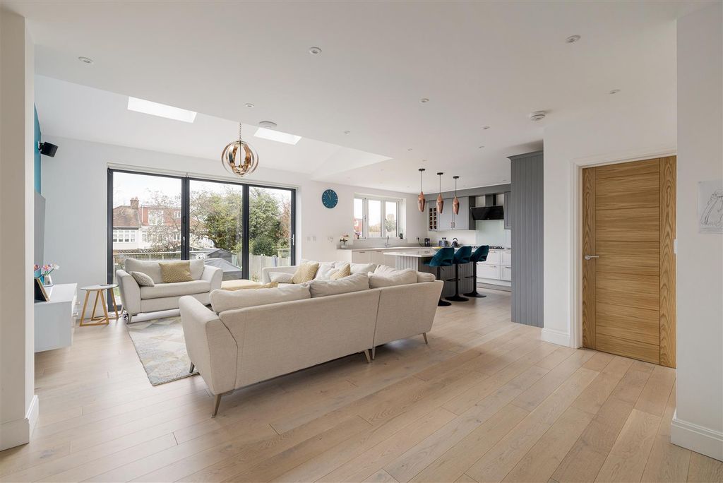 Property photo 2 of 38 10