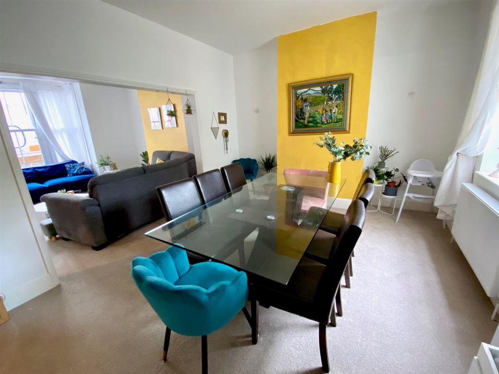 Property photo 3 of 15 Diner To Lounge.Jpg