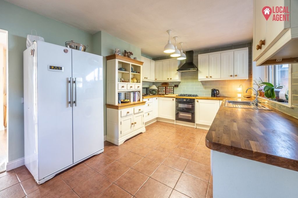 Property photo 2 of 26