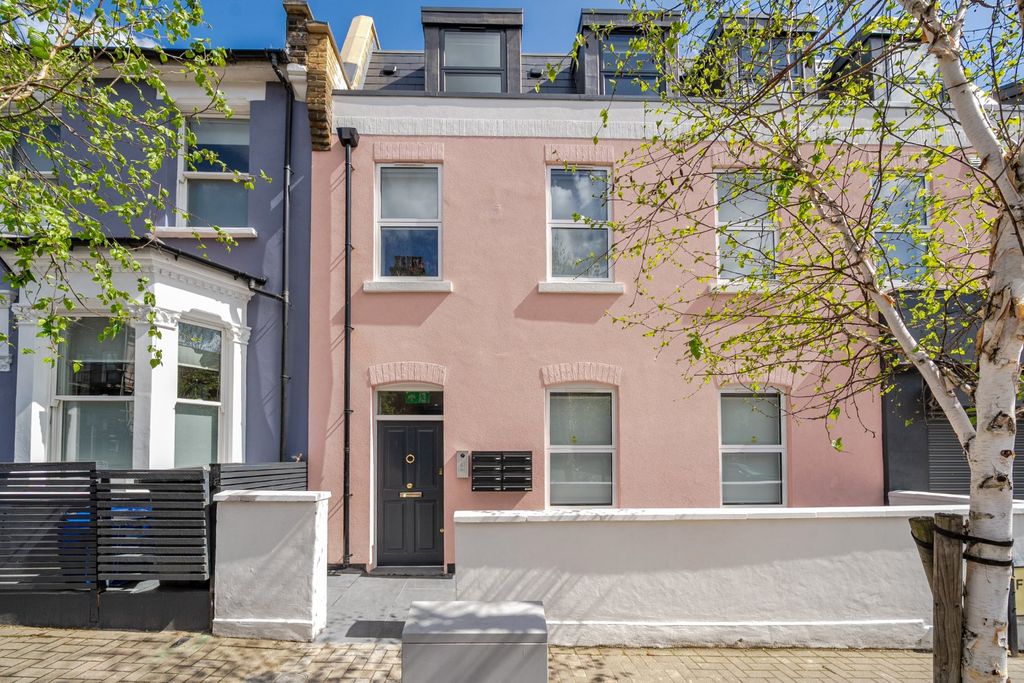 Property photo 1 of 8 Exterior