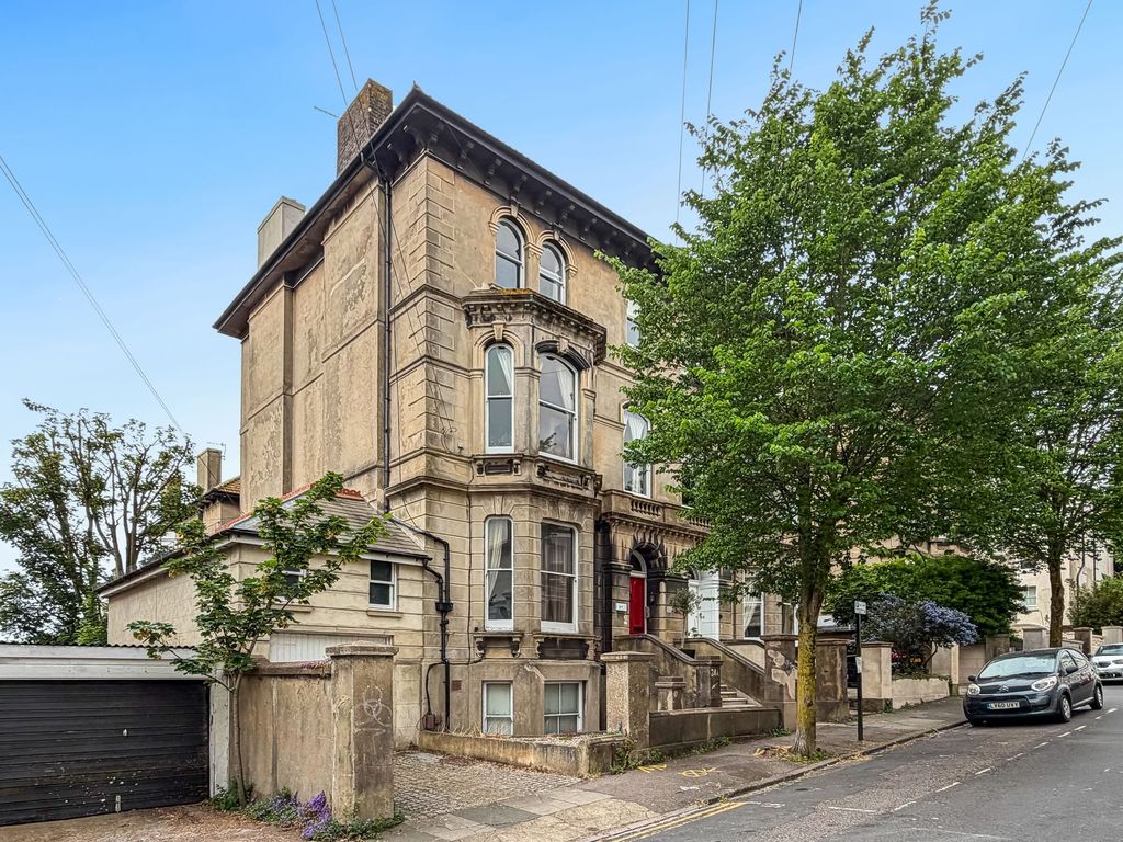 Property photo 1 of 9