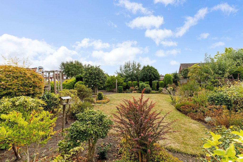 Property photo 3 of 15 Garden