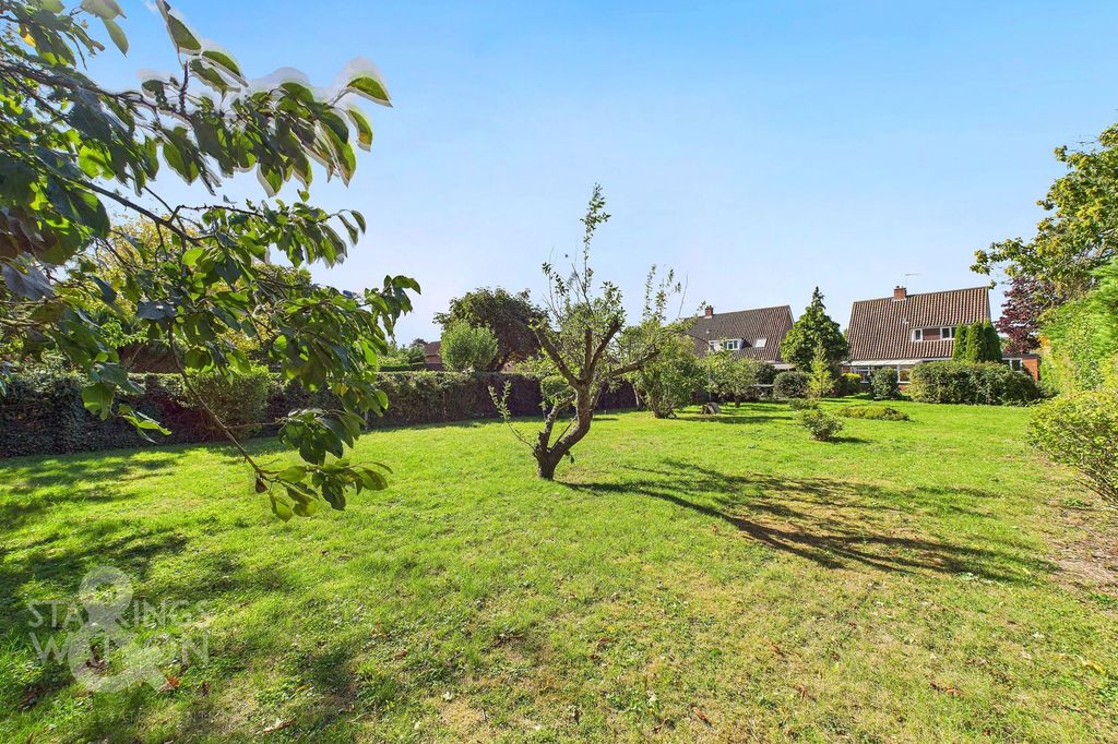 Property photo 2 of 31