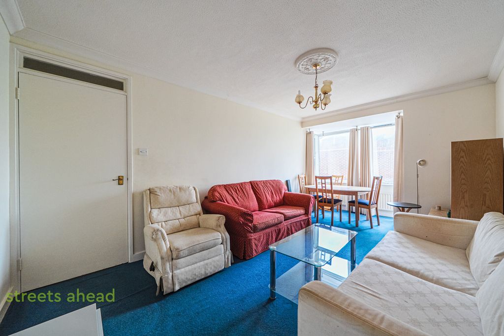 Property photo 1 of 19 E1Bacb39-d91E-4Db...
