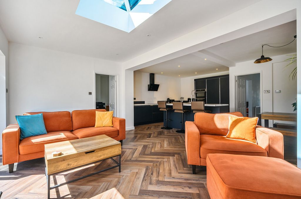 Property photo 3 of 19 5-6A96Ec325d2Fe-1...