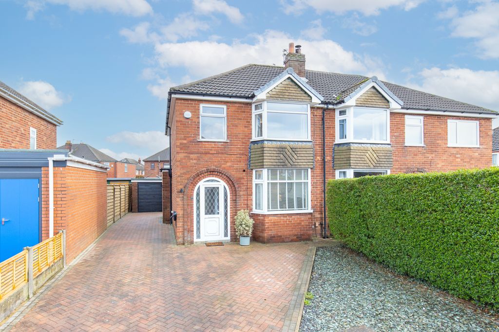 Property photo 1 of 11 Front