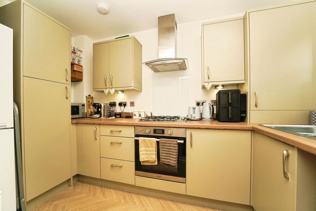 Property photo 2 of 15 Pbox-Img.Jpg