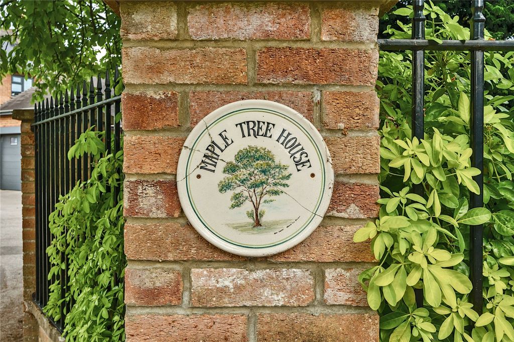 Property photo 2 of 42 Maple Tree House