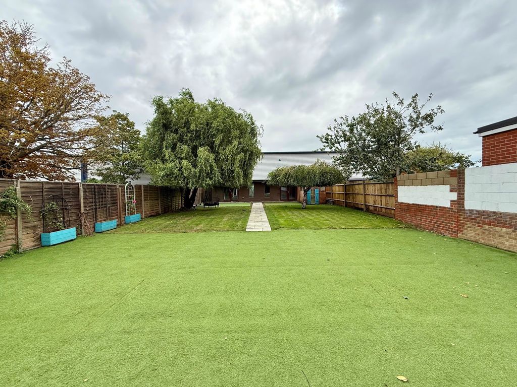 Property photo 2 of 22