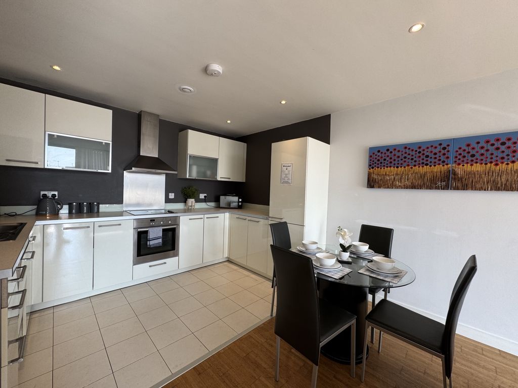 Property photo 3 of 11 Image00014