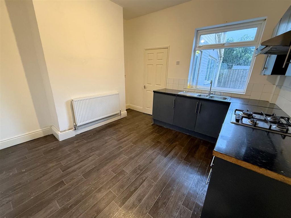 Property photo 3 of 16 Kitchen