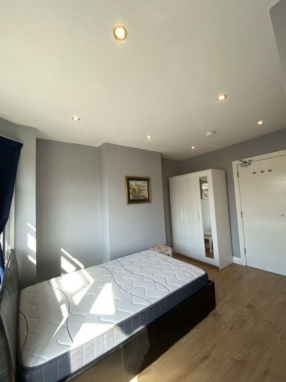Property photo 2 of 8 Room C 2