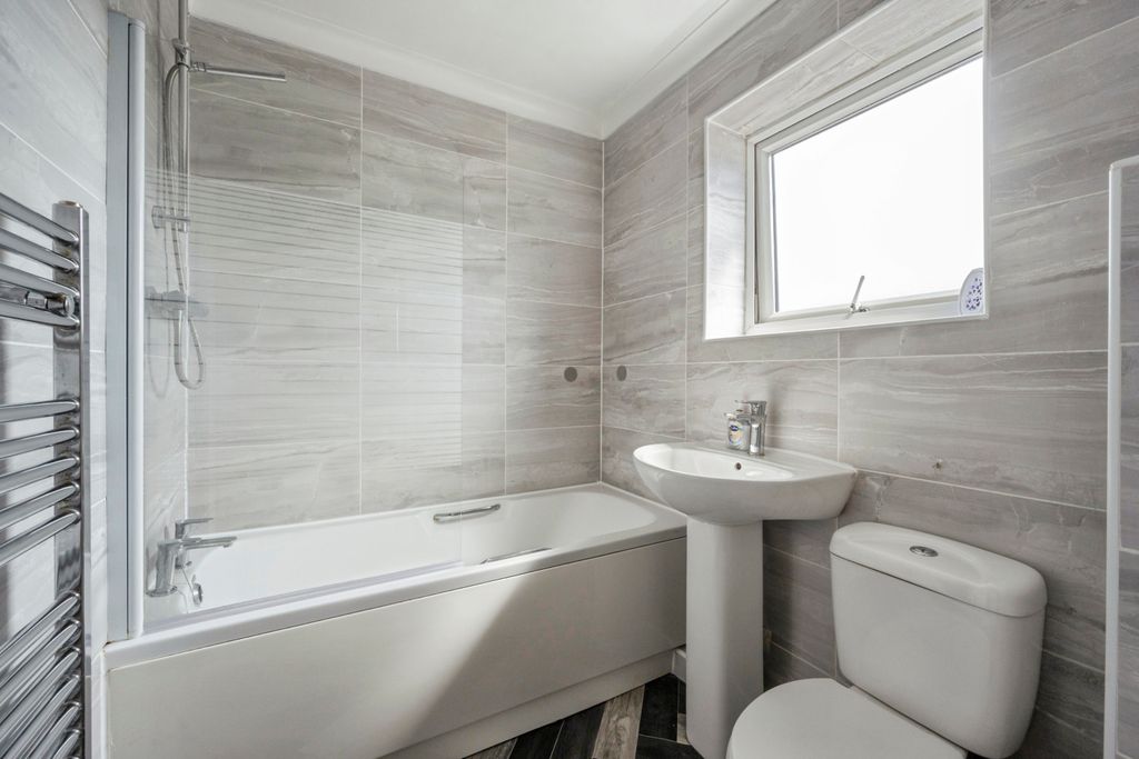 Property photo 2 of 14 Bathroom