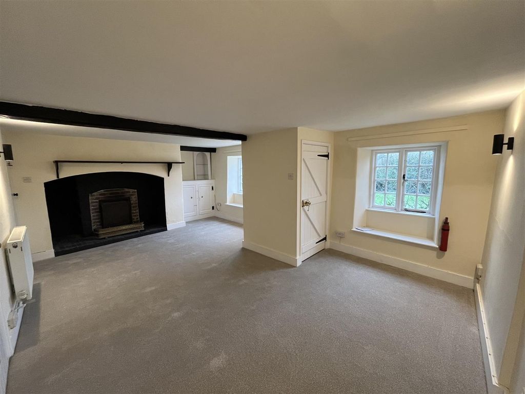 Property photo 2 of 11 Living Room