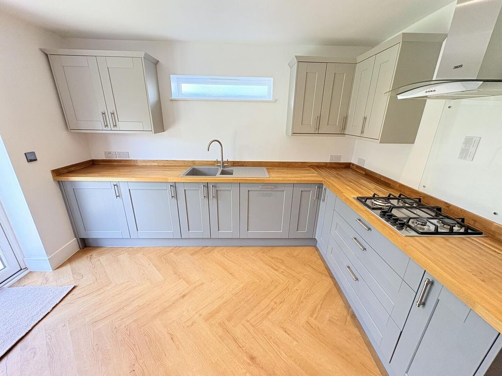 Property photo 2 of 14 Kitchen