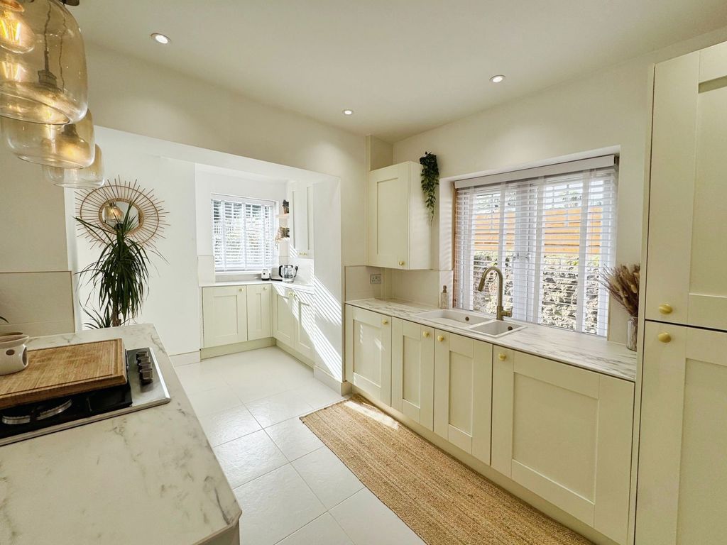 Property photo 2 of 30