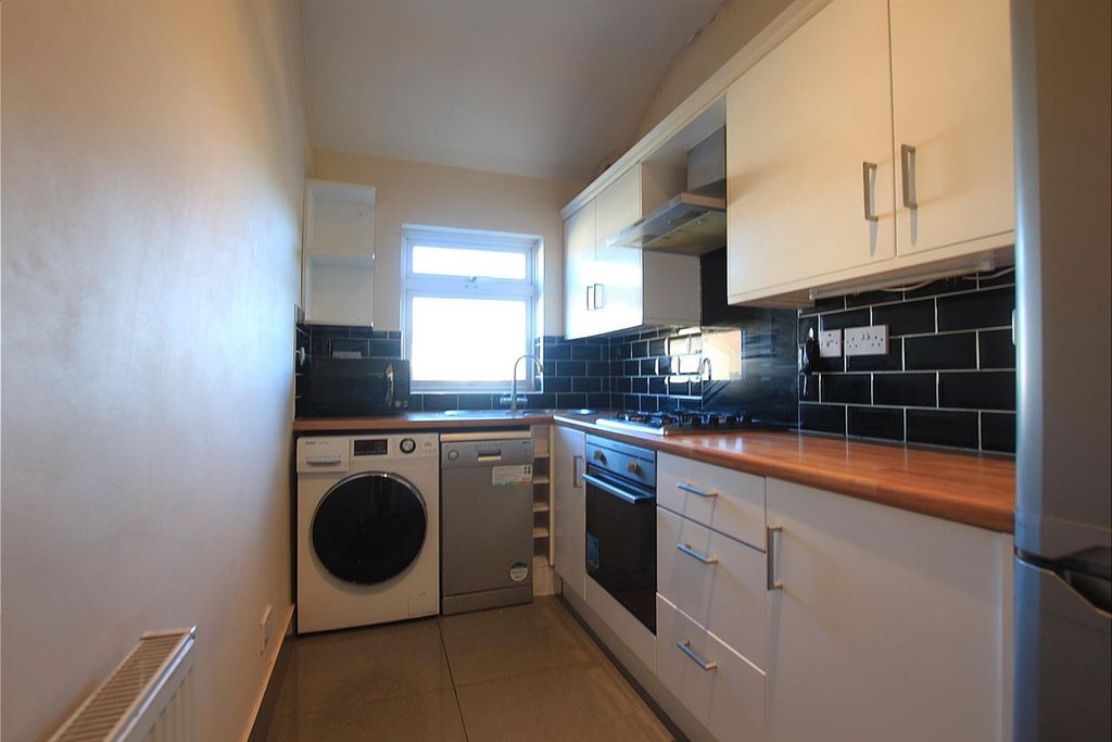 Property photo 1 of 9 Kitchen