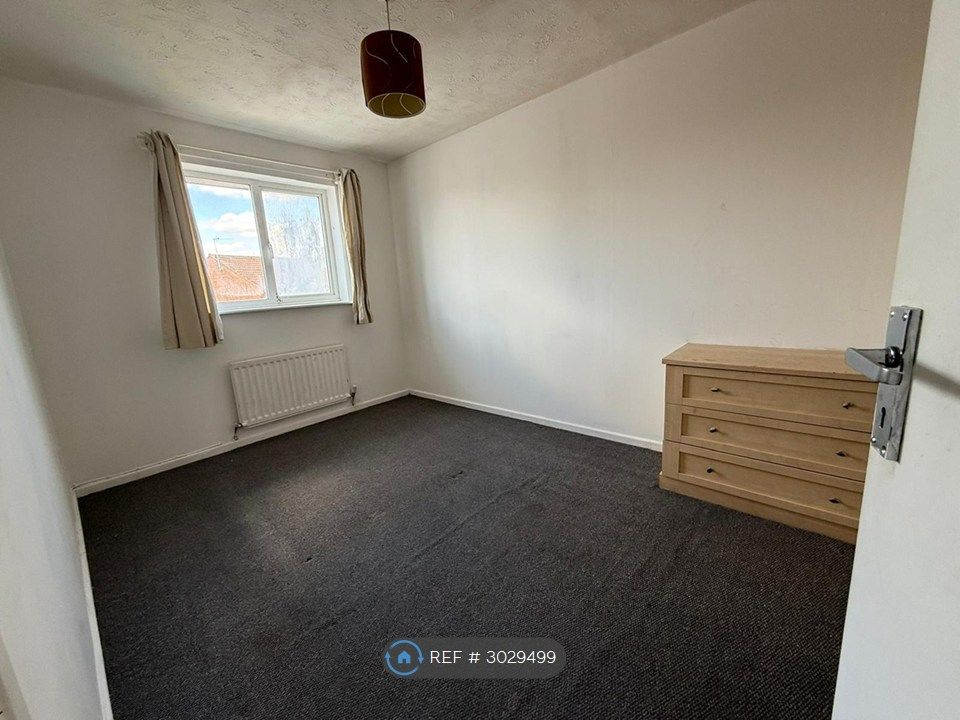 Property photo 3 of 5 Bedroom1