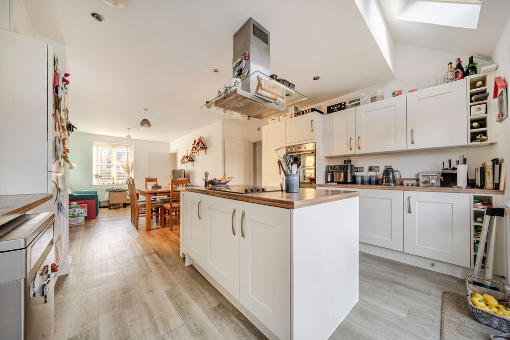 Property photo 3 of 20 Kitchen