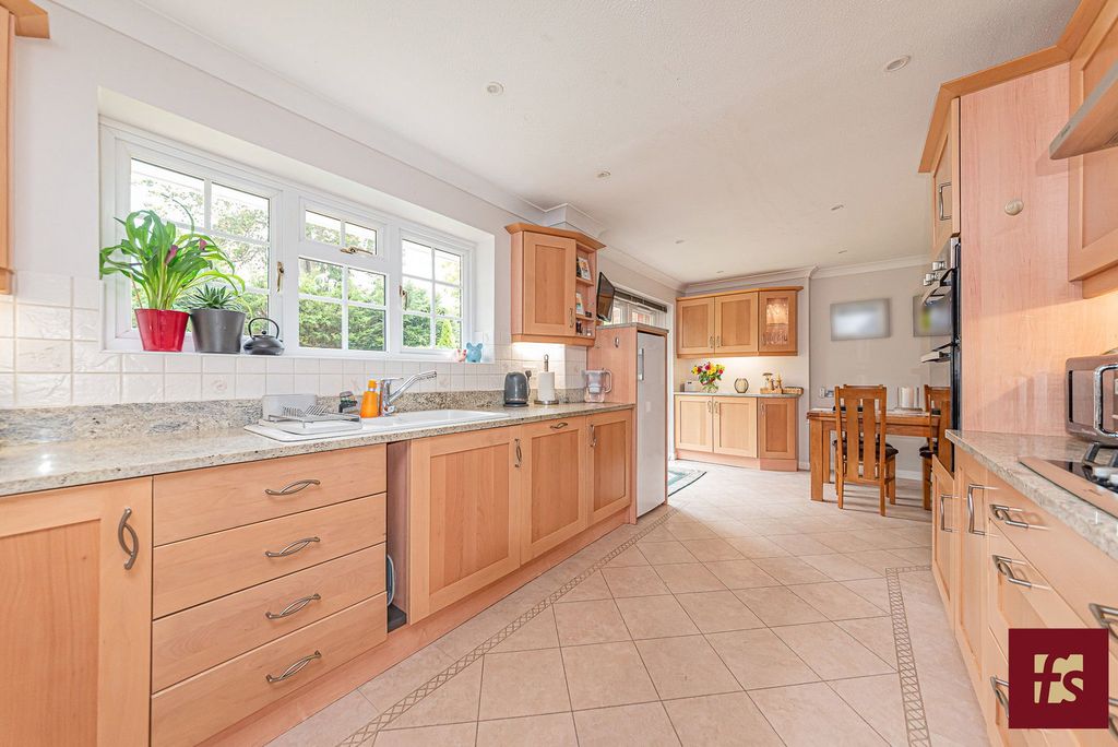 Property photo 2 of 40