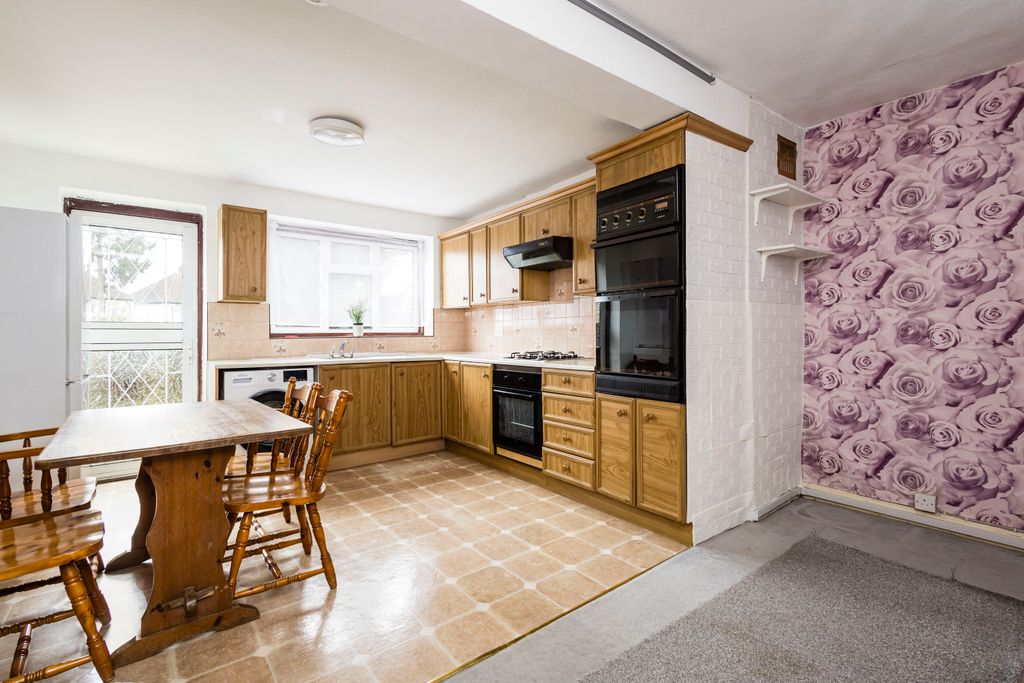 Property photo 3 of 9