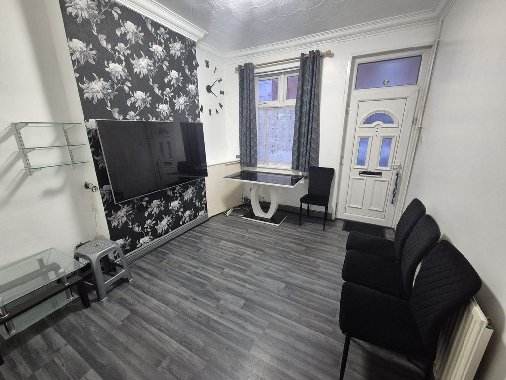 Property photo 2 of 10 Lounge