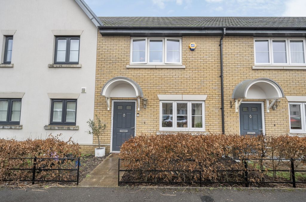 Property photo 1 of 12 1399793-22-699879...