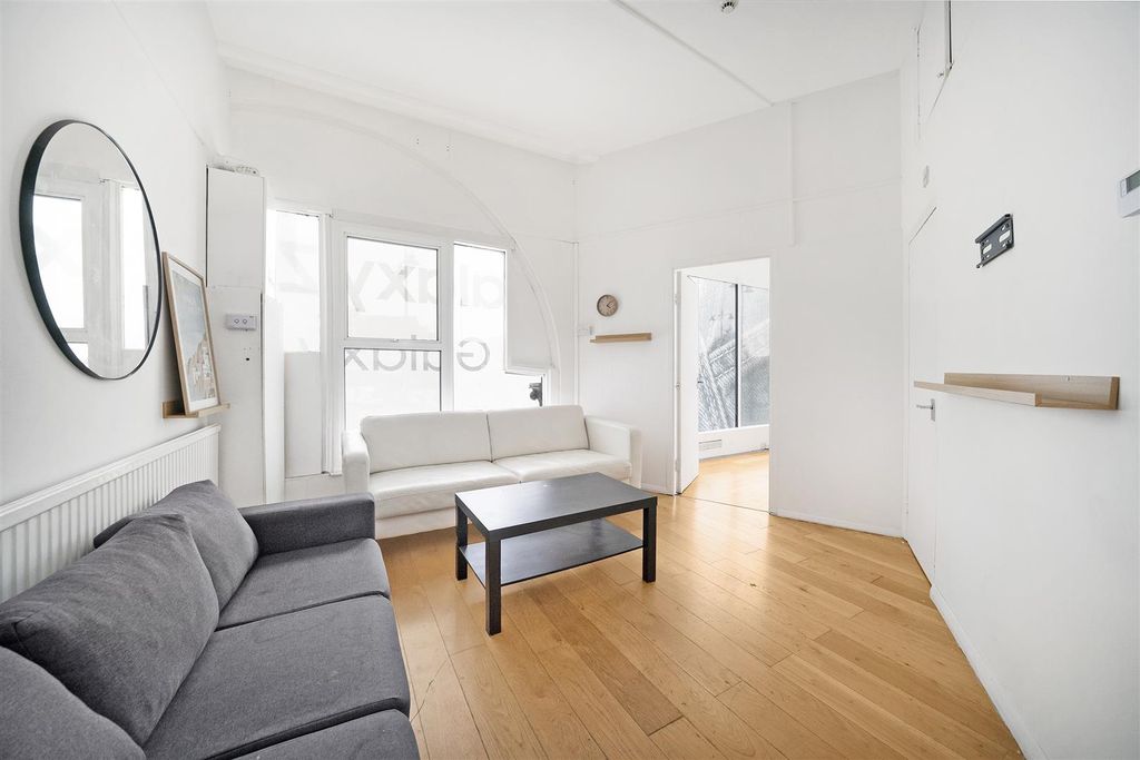 Property photo 1 of 10 Reception