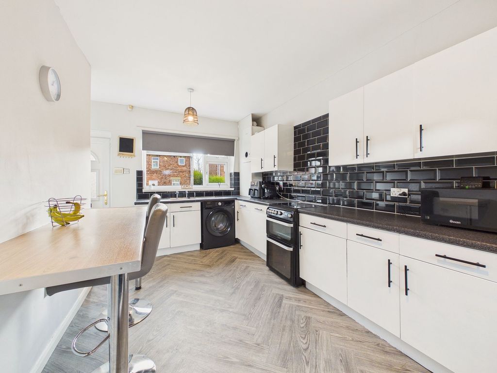 Property photo 2 of 12 Kitchen