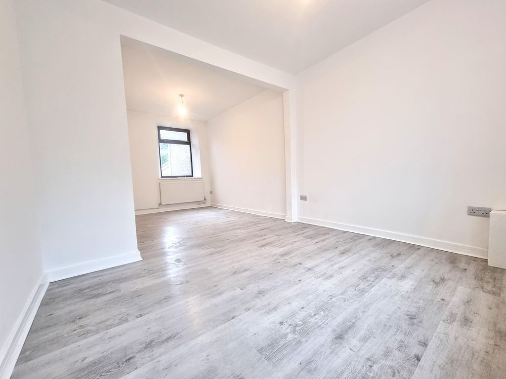 Property photo 3 of 9 Bathroom