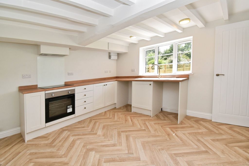 Property photo 3 of 7 Kitchen Diner