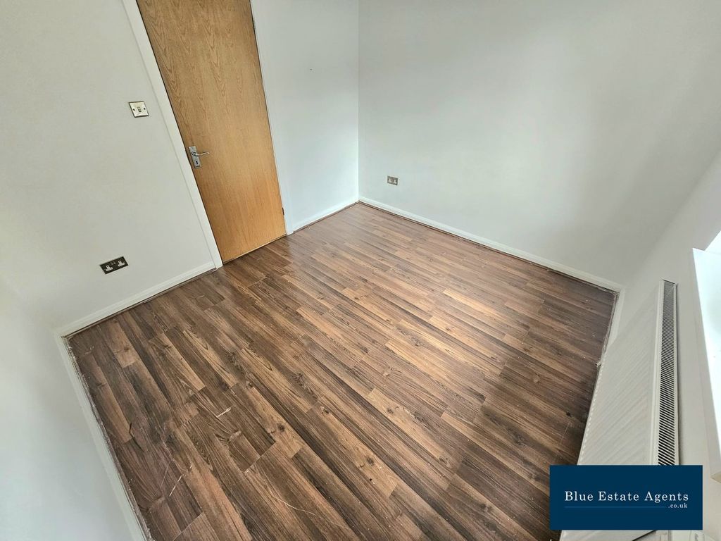Property photo 2 of 5 Bedroom