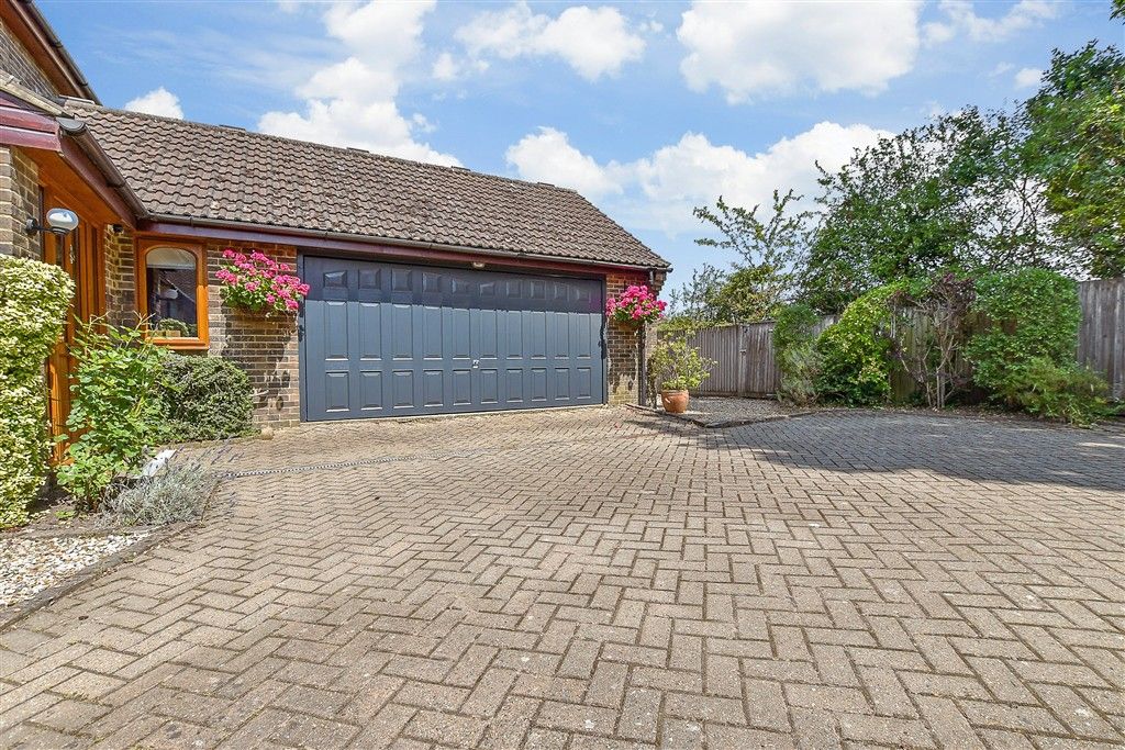 Property photo 2 of 17 Garage