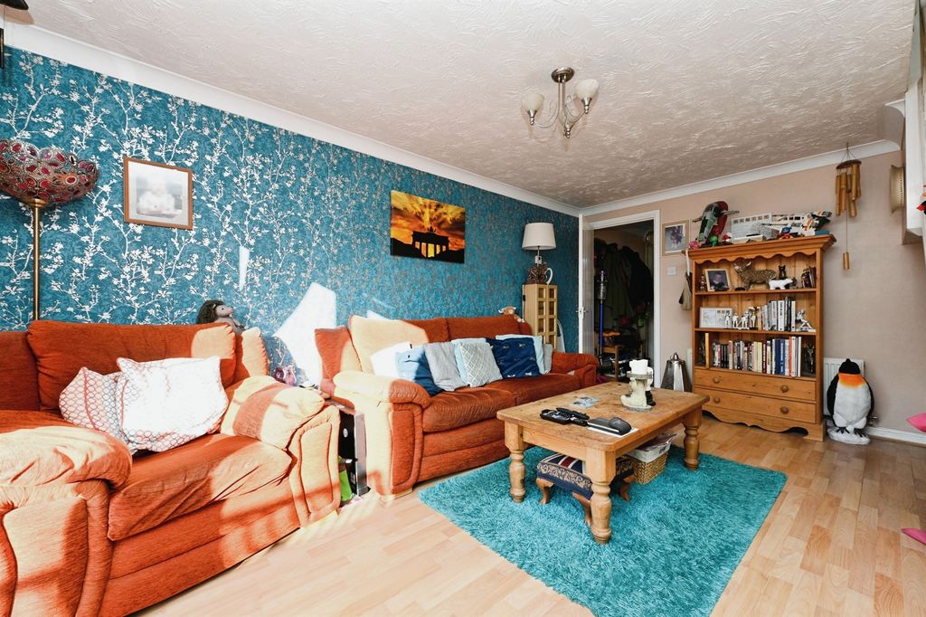 Property photo 3 of 11