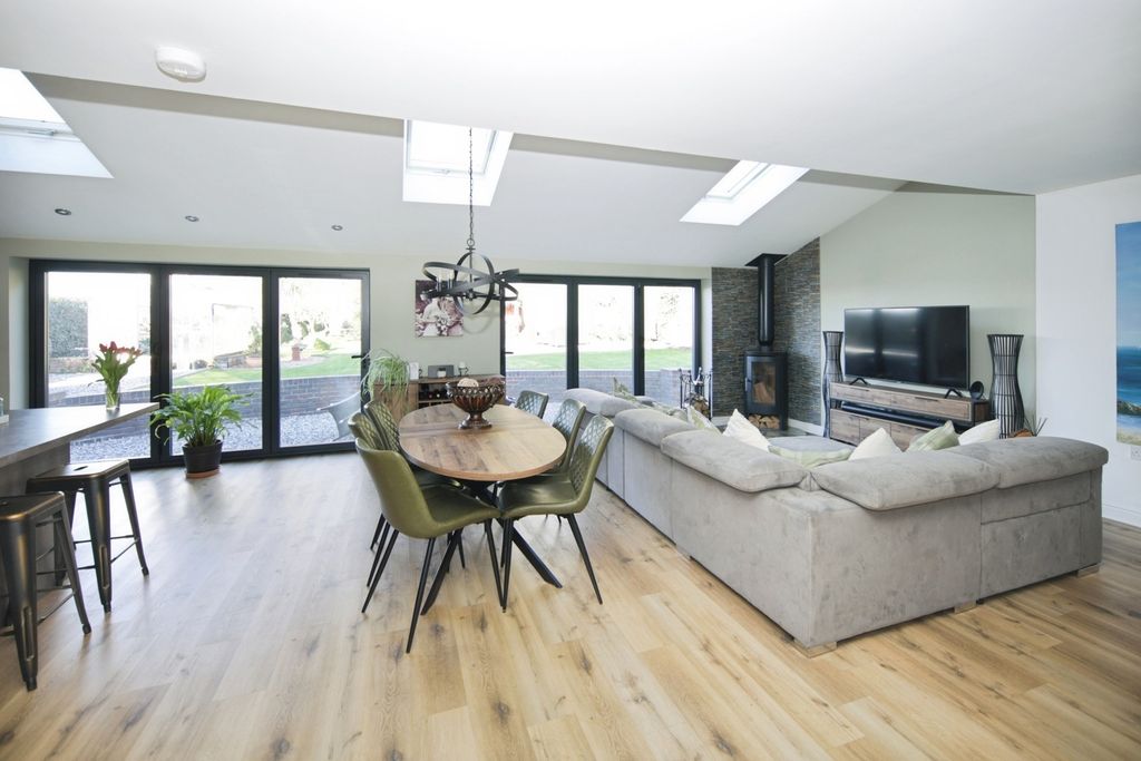 Property photo 2 of 22 Pbox-Img.Jpg